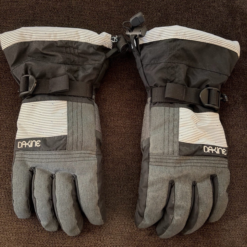 Dakine Black and Gray Insulated Gloves